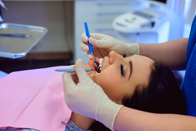 In-Clinic Teeth Whitening in Chennai – Cost, Options, Procedure & FAQs